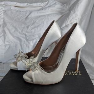 White Badgley Mischka Peep Toe Pump